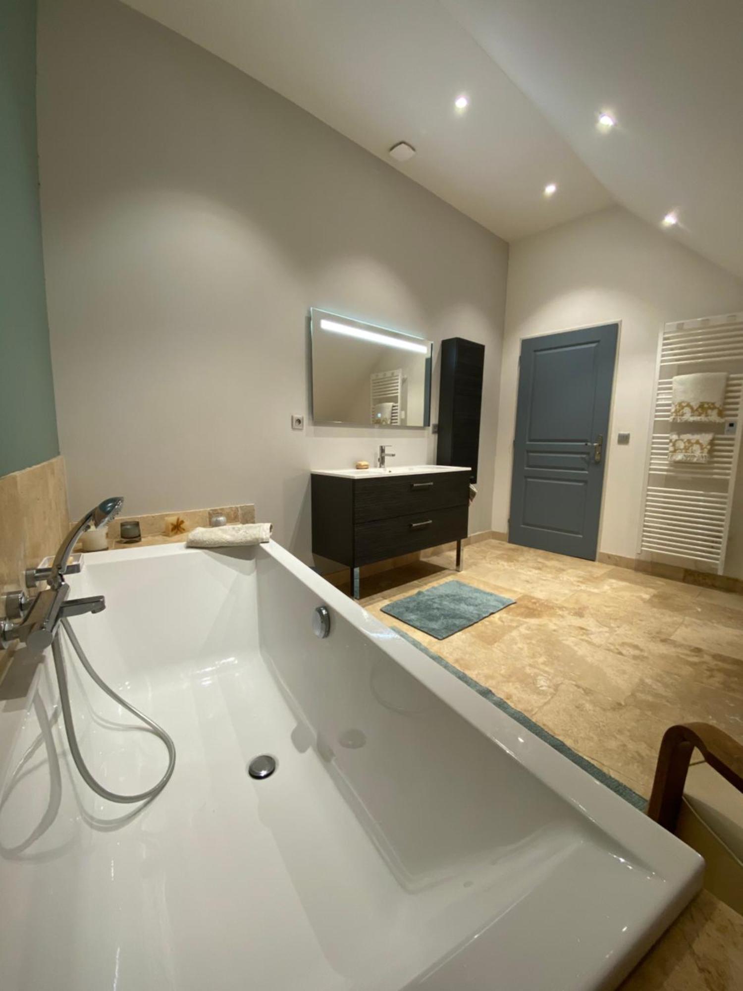 La Cour Verte Chambres D'Hotes Montépilloy 外观 照片